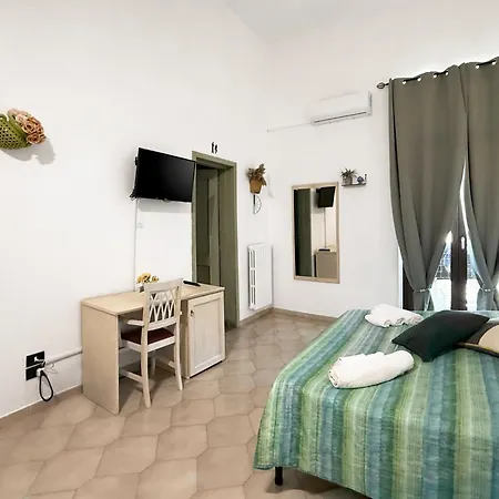 Station Bed & Breakfast 4*